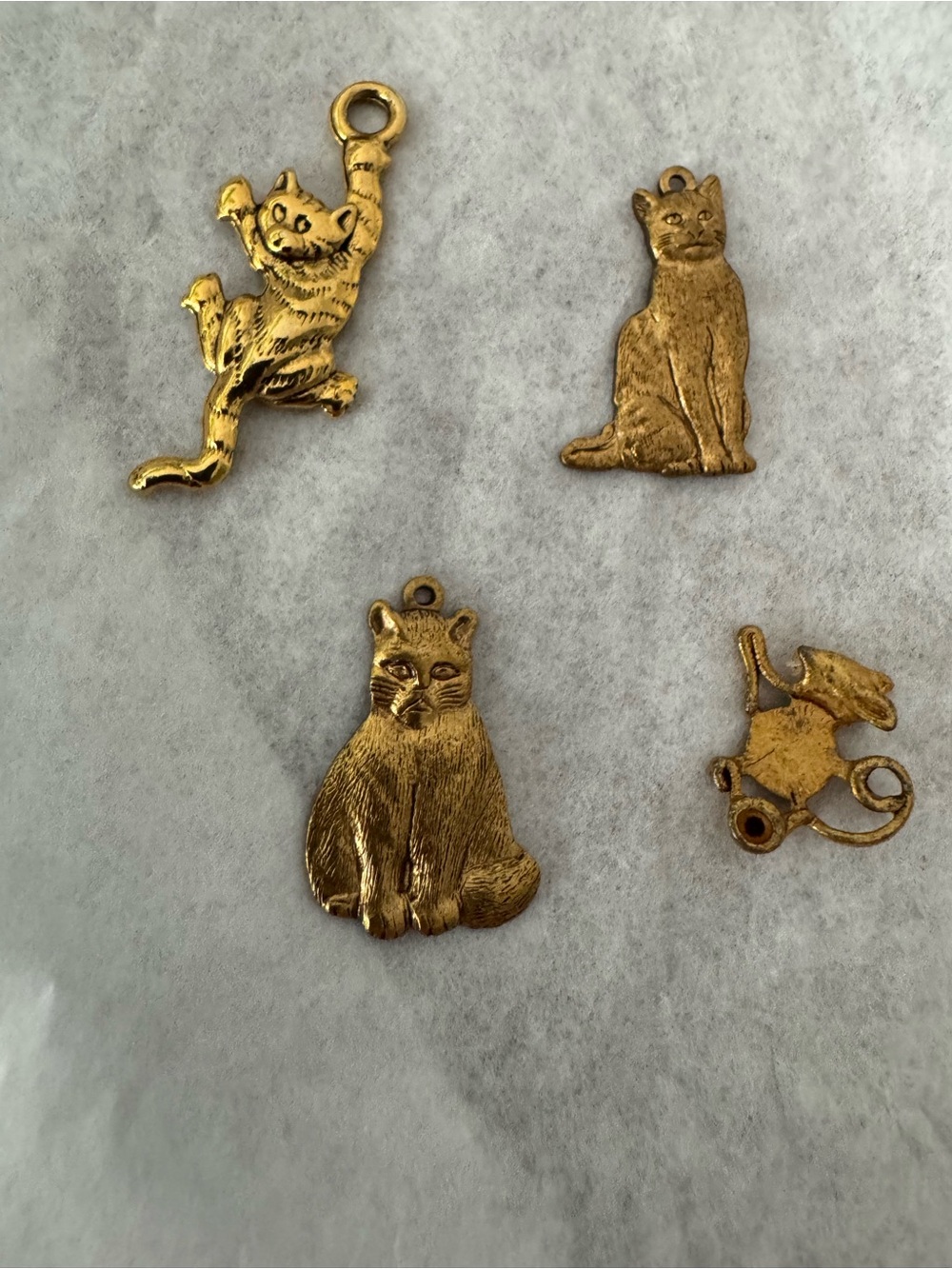 Vintage-Inspired Gold Cat Charm Set - 4 Pieces